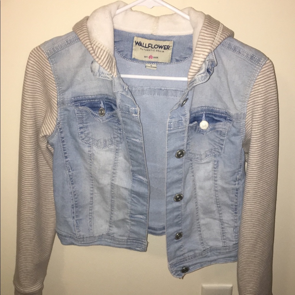 Jean jacket with insulated sleeves